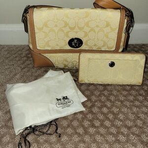 Coach Hampton Signature Crossbody Lemon Yellow with Coordinating Wallet